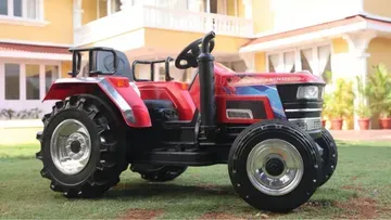 Mahindra выпустила игрушечный трактор, на котором могут кататься дети